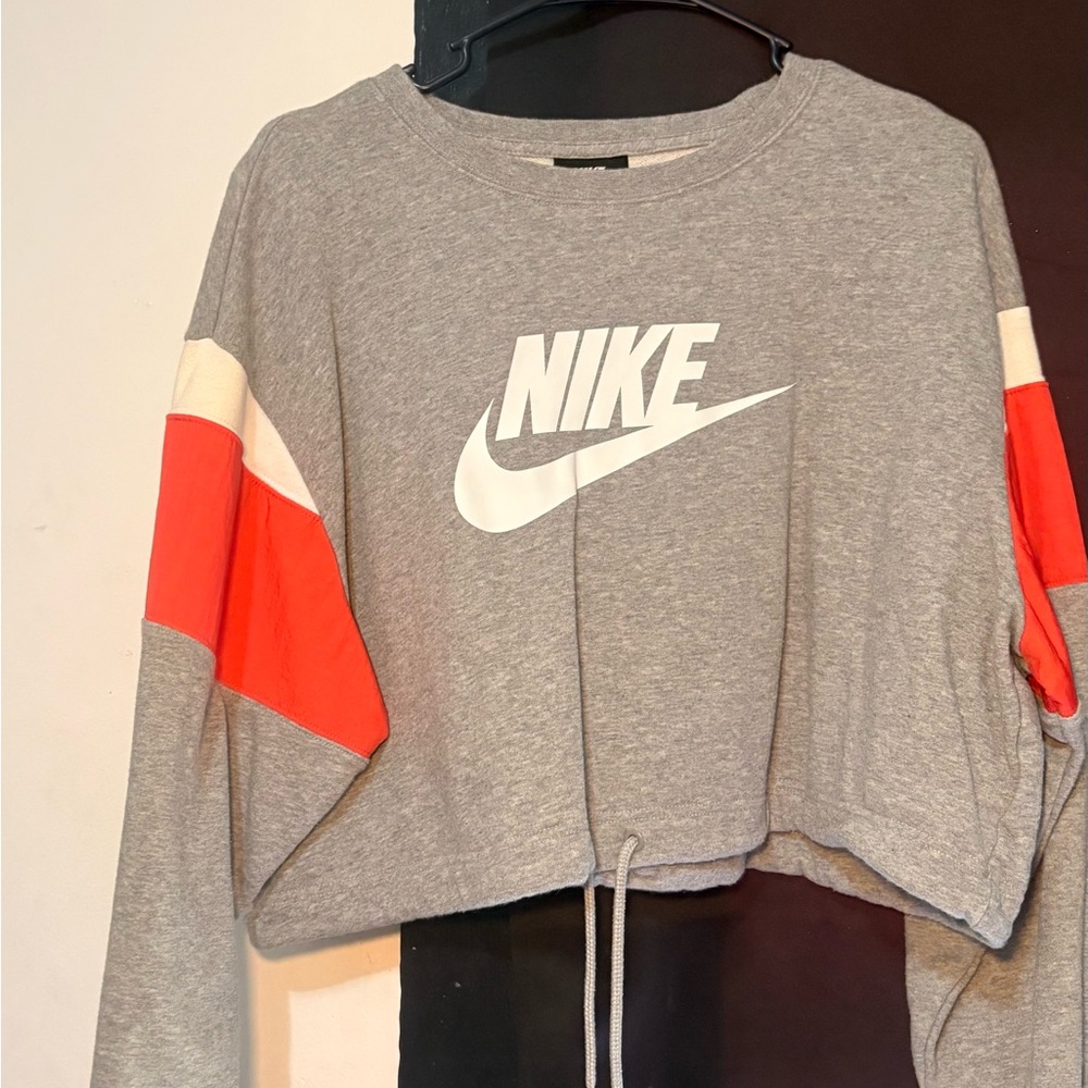 Nike Heather Gray Cropped Sweatshirt with Red and White Sleeve Panels - Picture 1 of 1